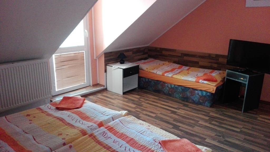 Penzion Marina Pri Slovenskej Restauracii Brezno Εξωτερικό φωτογραφία